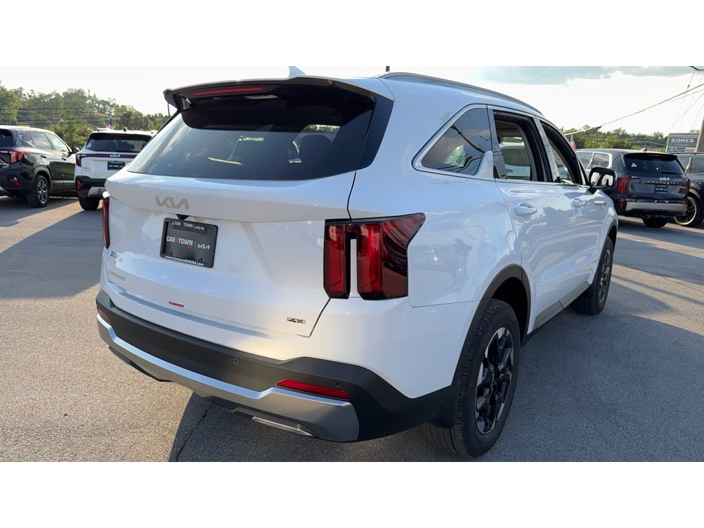 2025 Kia Sorento S photo 4