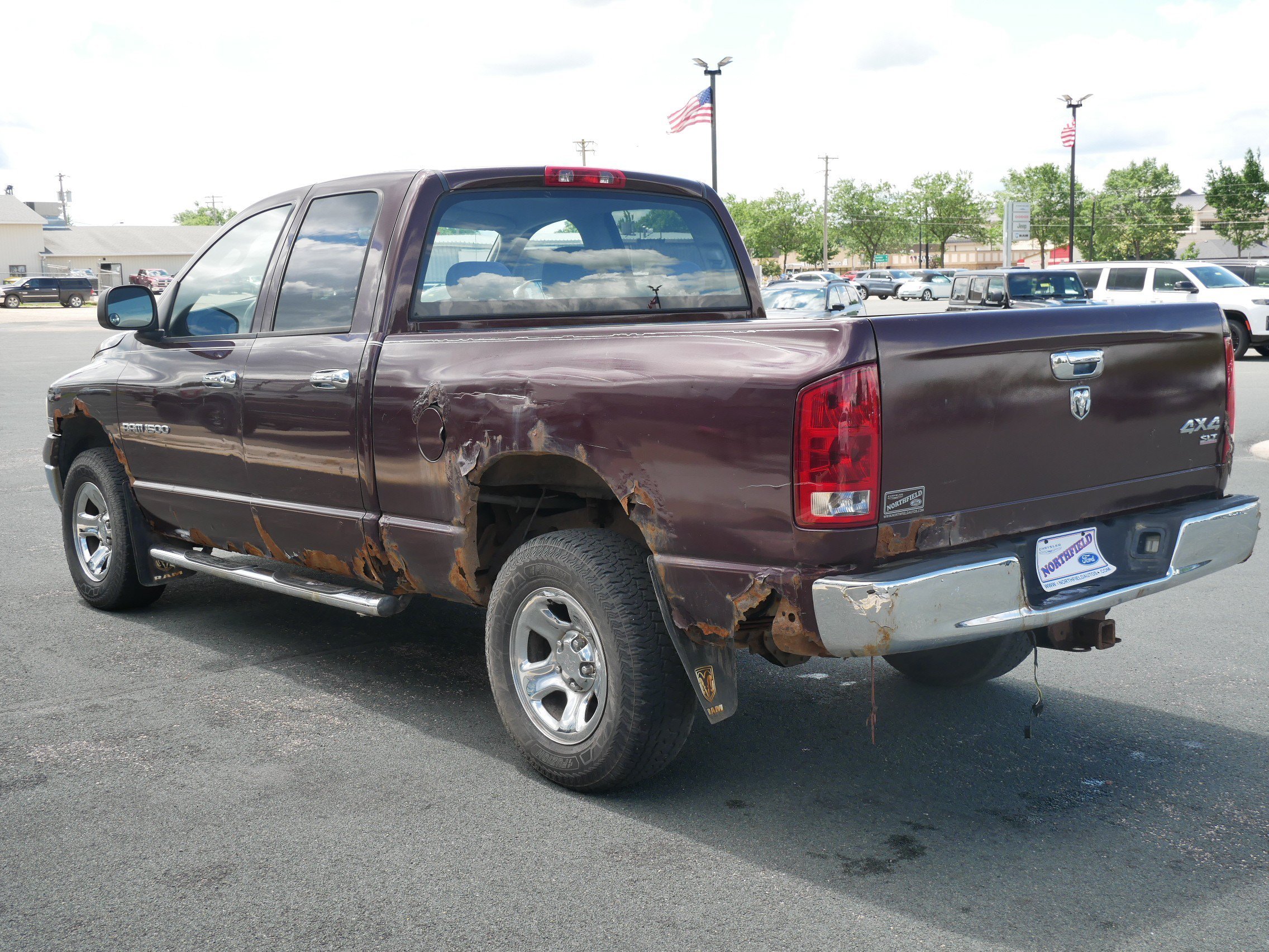 Used 2005 Red Dodge SLT image 6