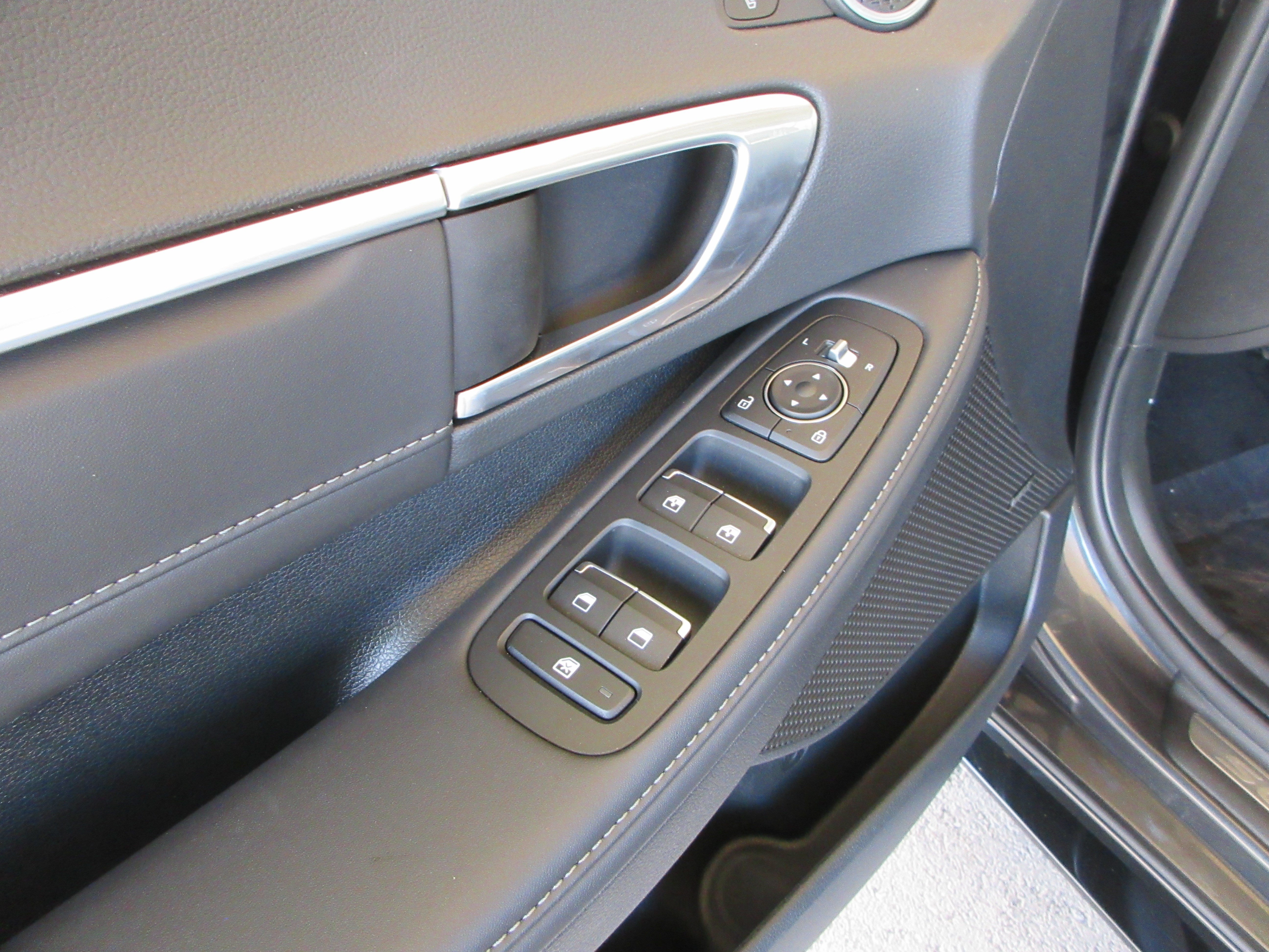 Used 2023 Portofino Gray Hyundai Limited image 32