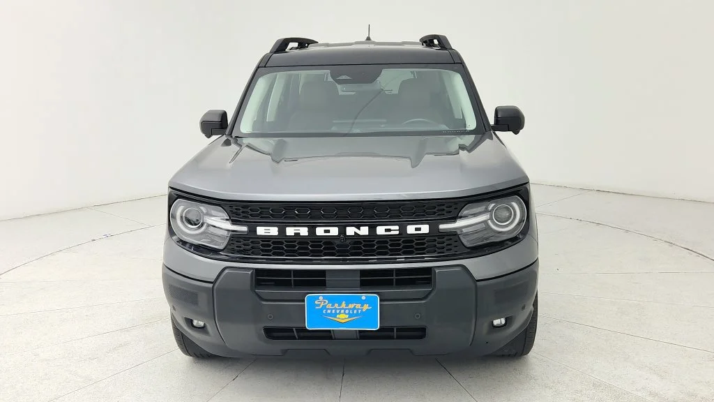 Used 2025  Ford Outer Banks image 2