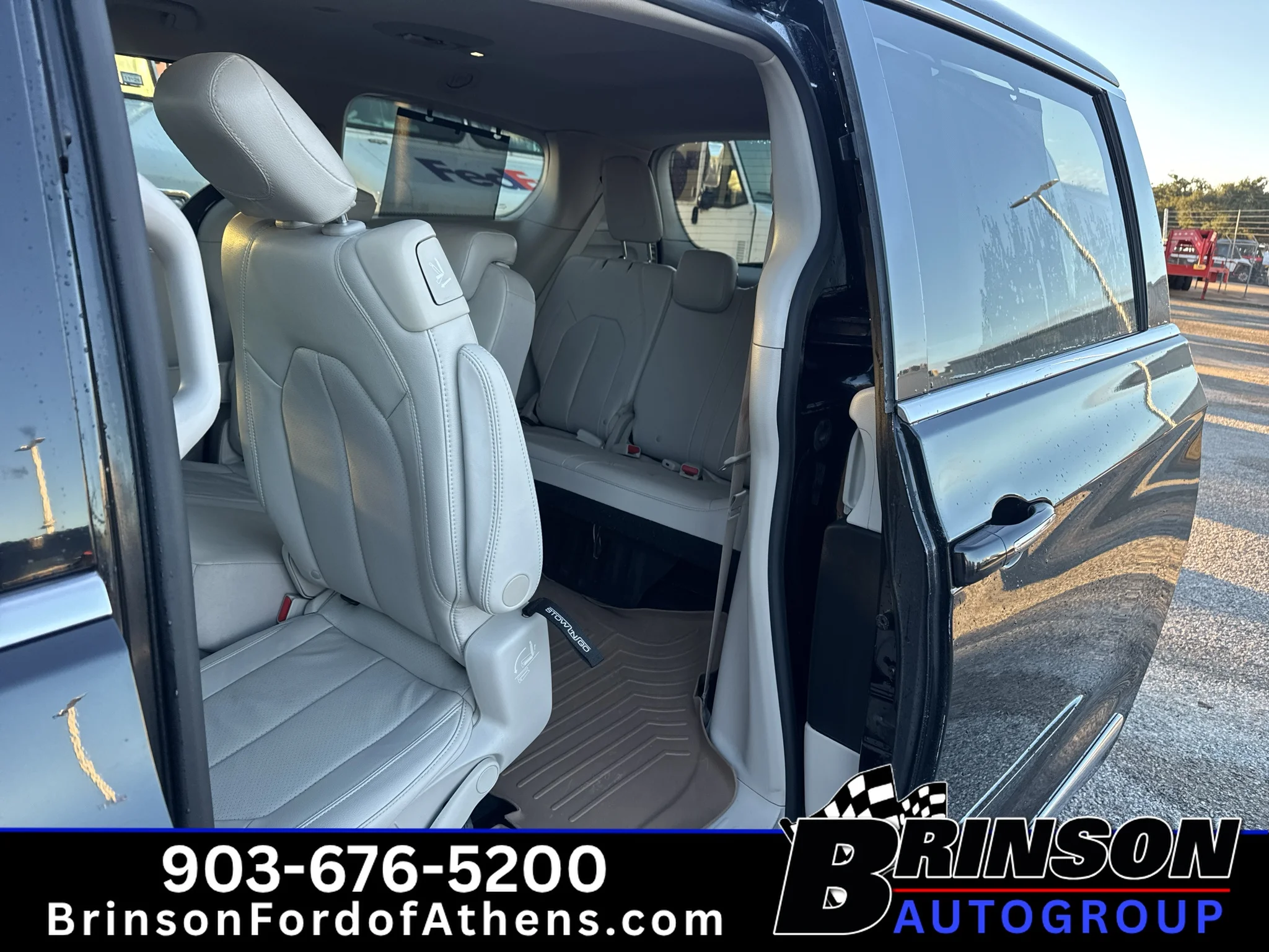 Used 2019 Brilliant Black Crystal Pearlcoat Chrysler Touring L Plus image 11