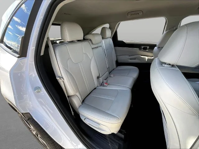 Used 2023 White Kia S image 27