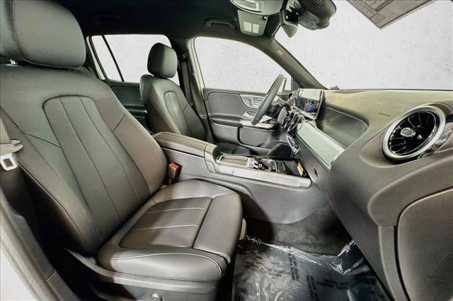 New 2026 Polar White Mercedes-Benz GLB 250 image 54