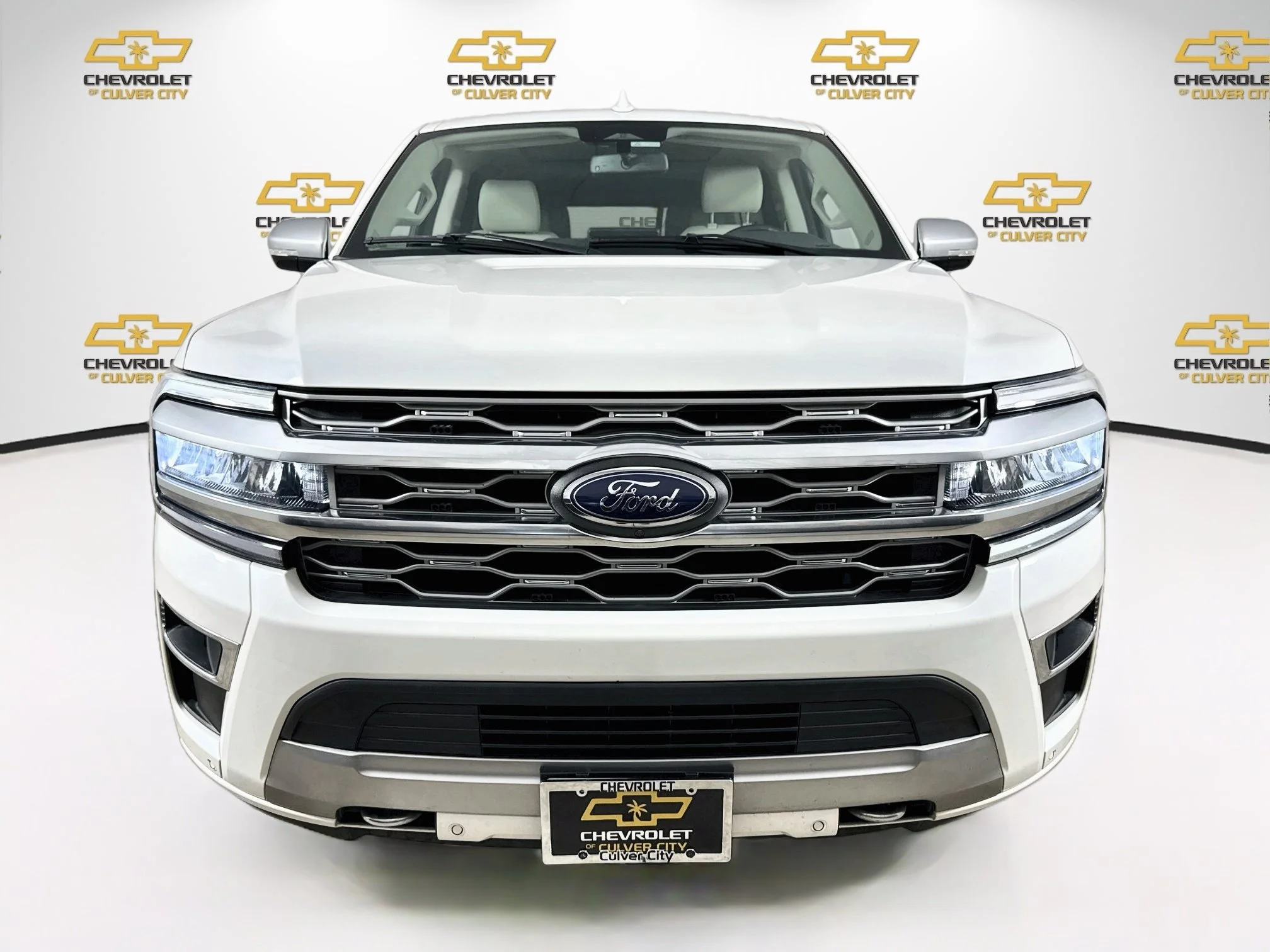 Used 2023  Ford Platinum image 2