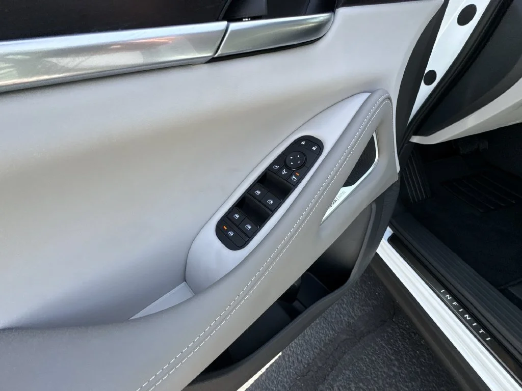 New 2027 2T RAD WHT INFINITI Autograph AWD image 24