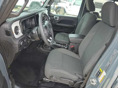Used 2025 Anvil Clearcoat Jeep Sahara image 7