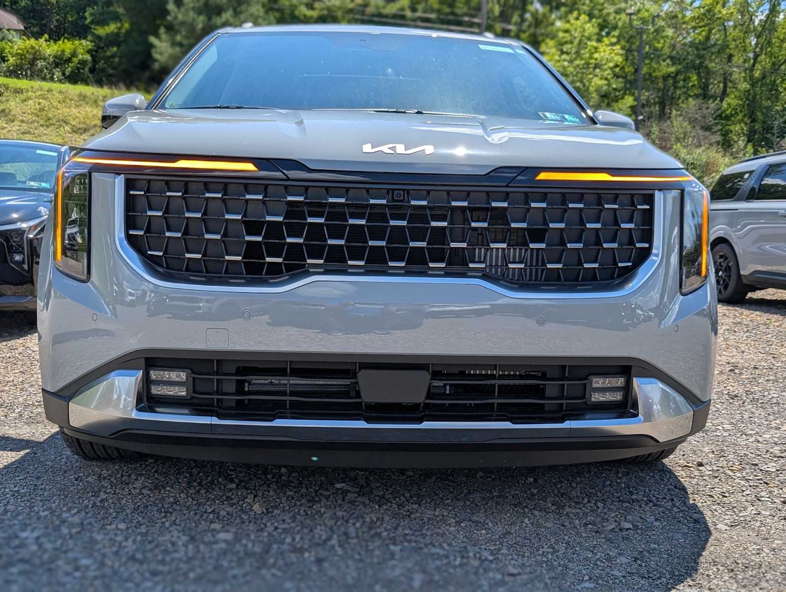 New 2027 Ceramic Silver Kia SX image 2