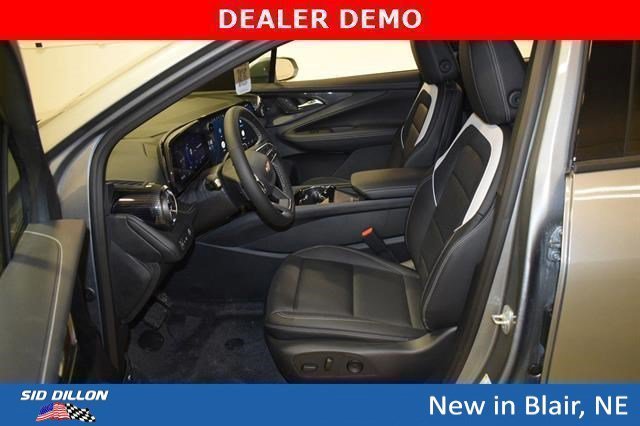 New 2025 Sterling Gray Metallic Chevrolet LT image 7