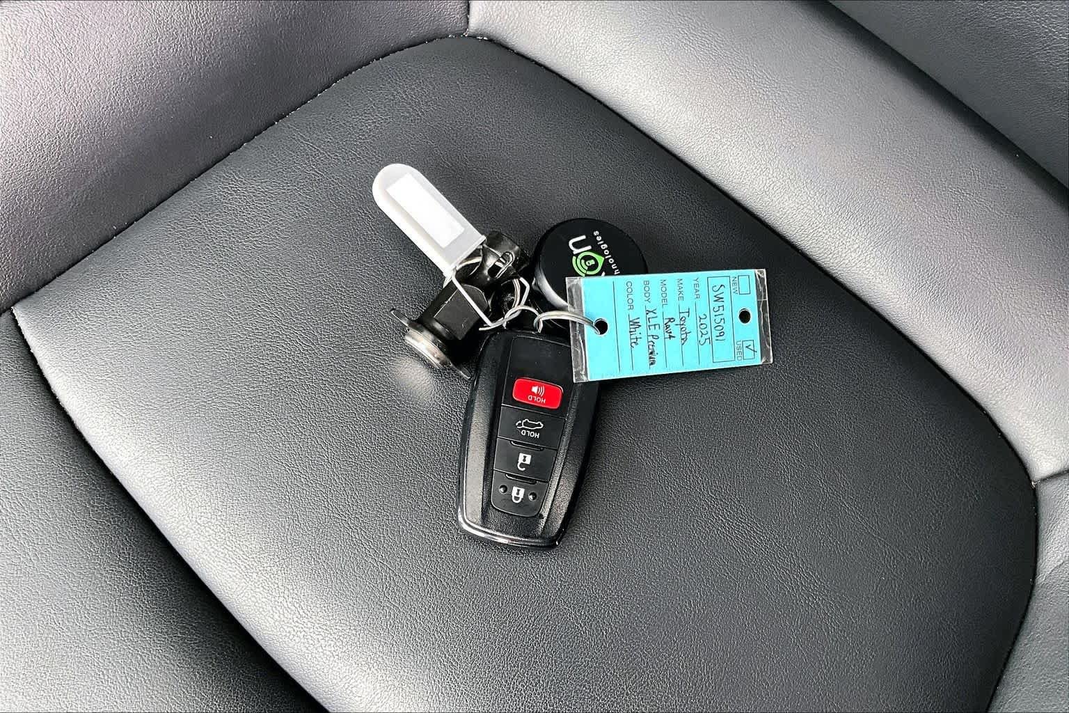 Used 2025 Wind Chill Pearl Toyota XLE Premium image 14