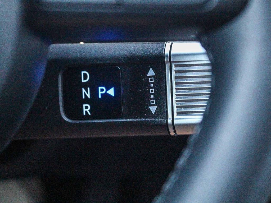 Used 2025 Silver Hyundai SEL Convenience image 24