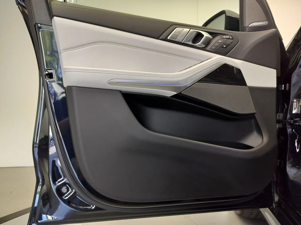 New 2027 Carbon Black Metallic BMW xDrive40i image 6