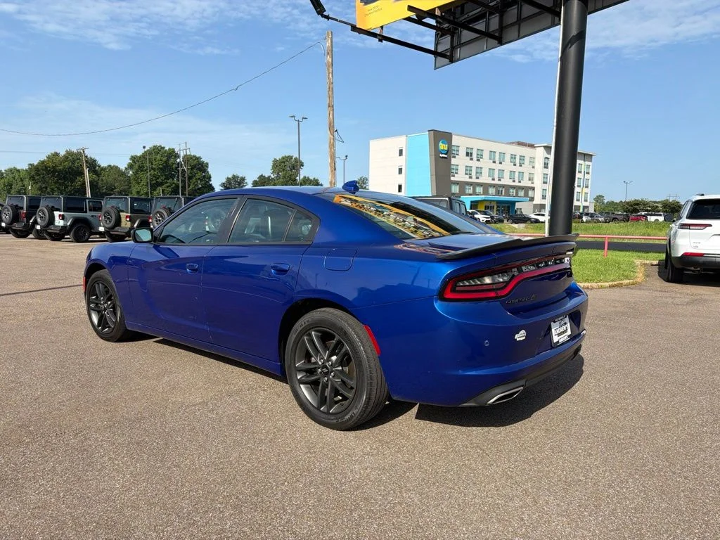 Used 2019 Indigo Blue Dodge SXT image 4