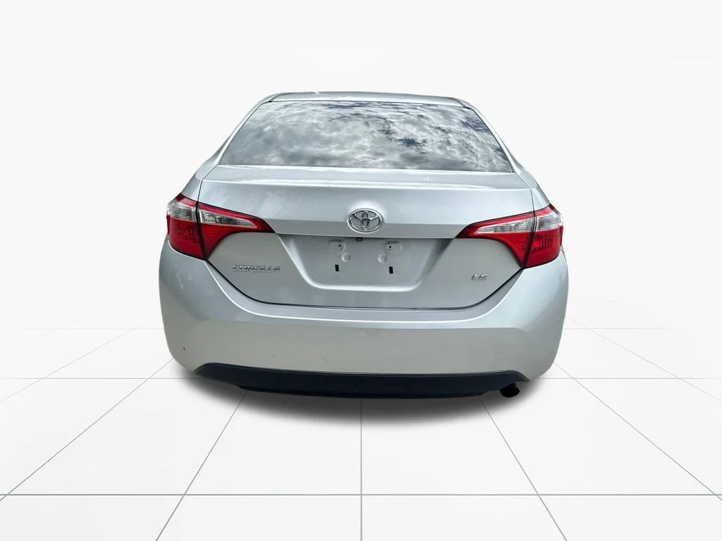 Used 2016 Classic Silver Metallic Toyota LE image 7