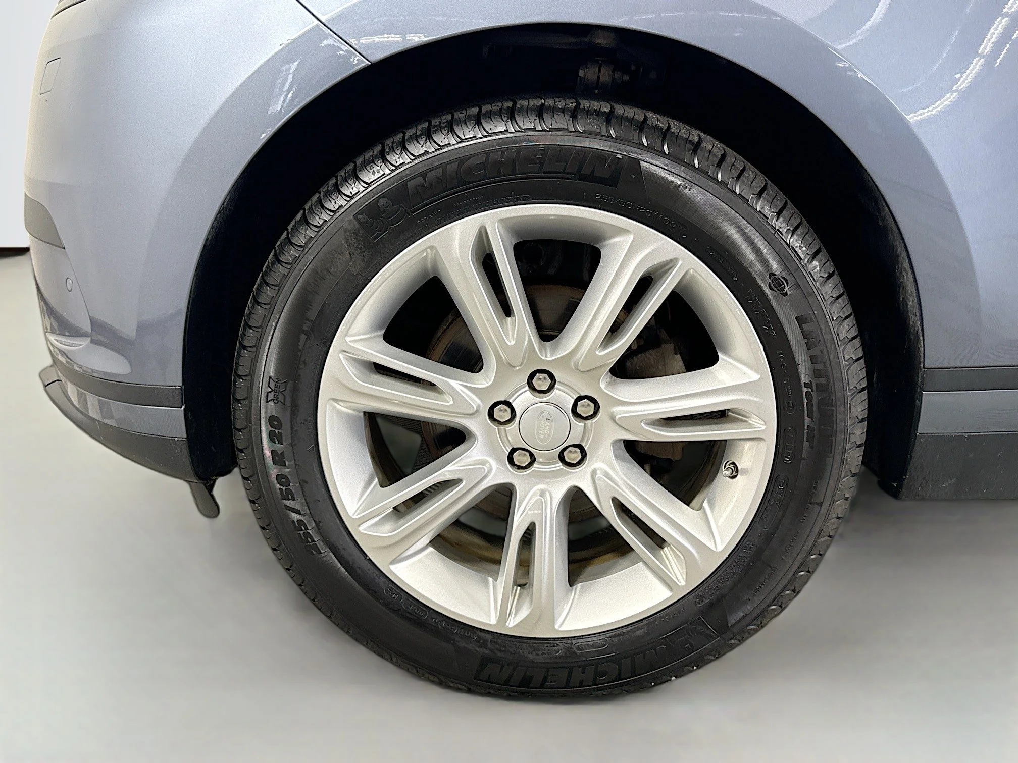 Used 2020 White Land Rover S image 31