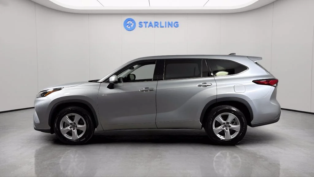 Used 2022 Silver Toyota L image 3