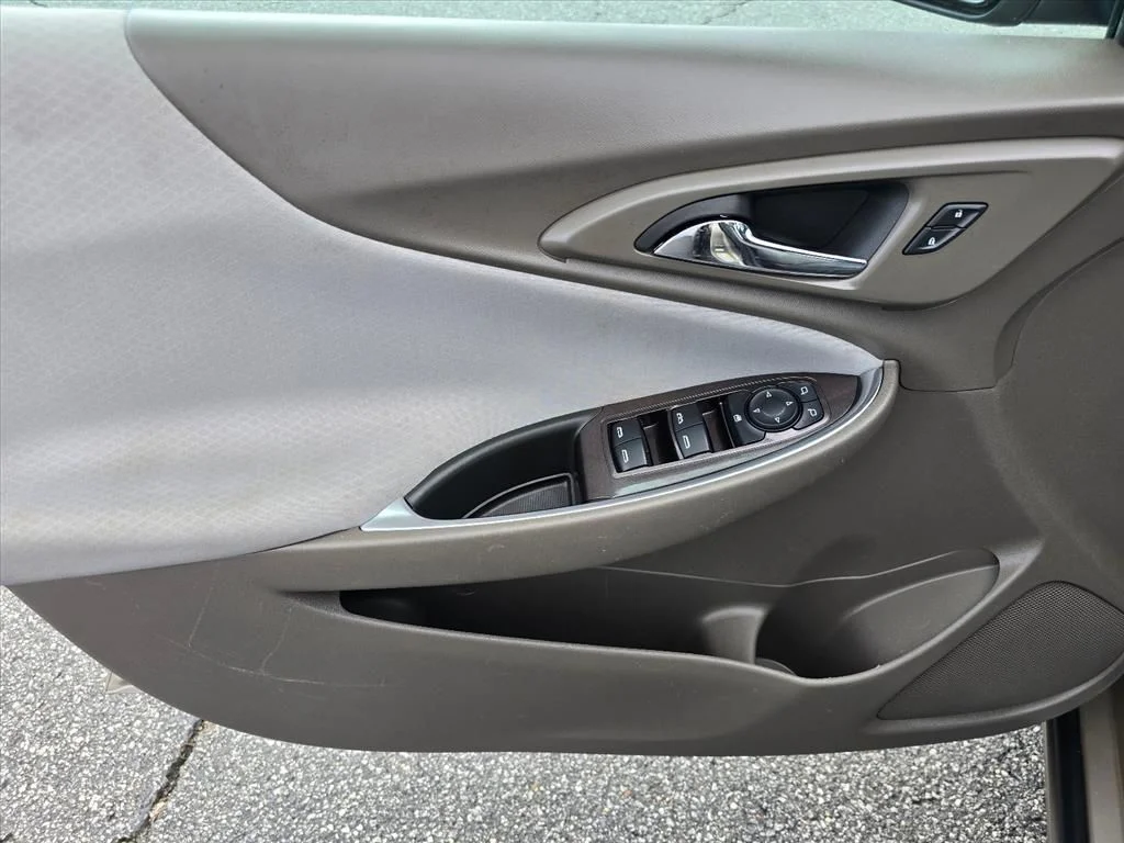 Used 2022 Gray Chevrolet LT image 9