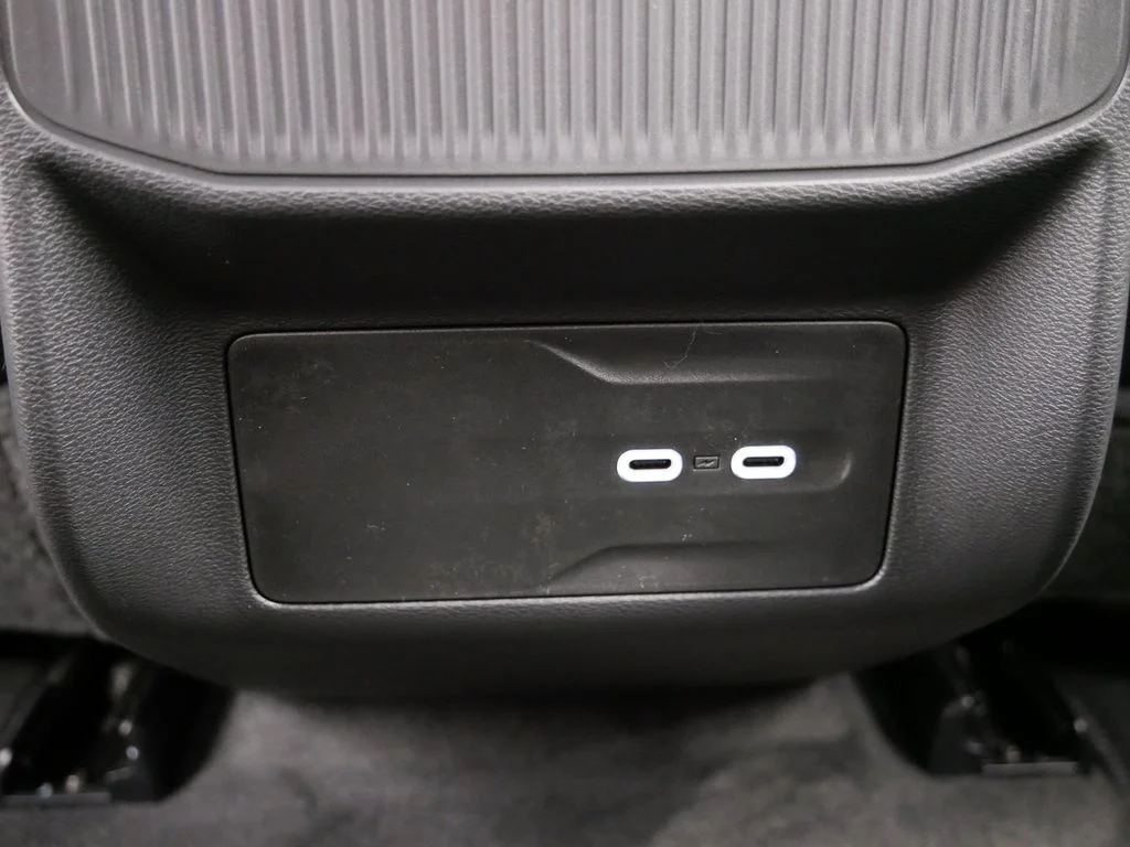 New 2026 Diamond Black Crystal Pearlcoat Jeep Limited image 15