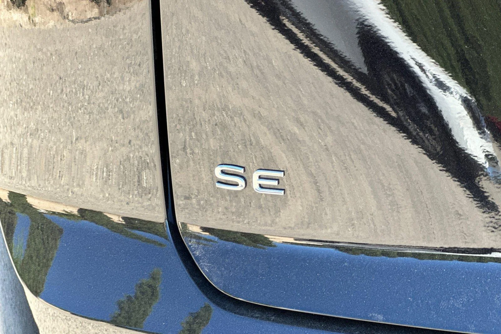 New 2026 Deep Black Pearl Volkswagen 2.0T SE image 26