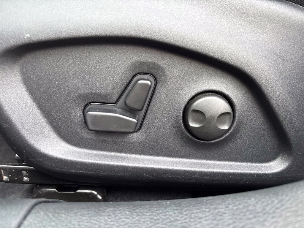 Used 2026 Silver Jeep Limited image 21
