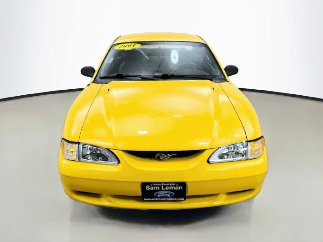 Used 1995 Yellow Ford  image 2