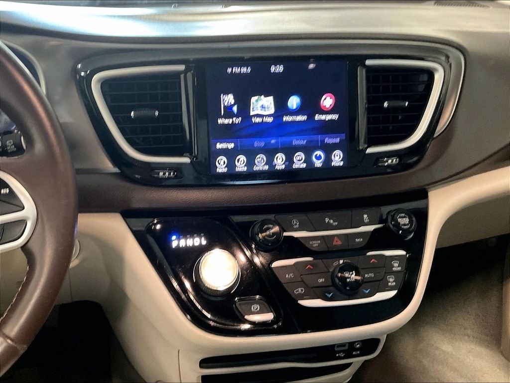 Used 2017 Black Chrysler Touring L image 19