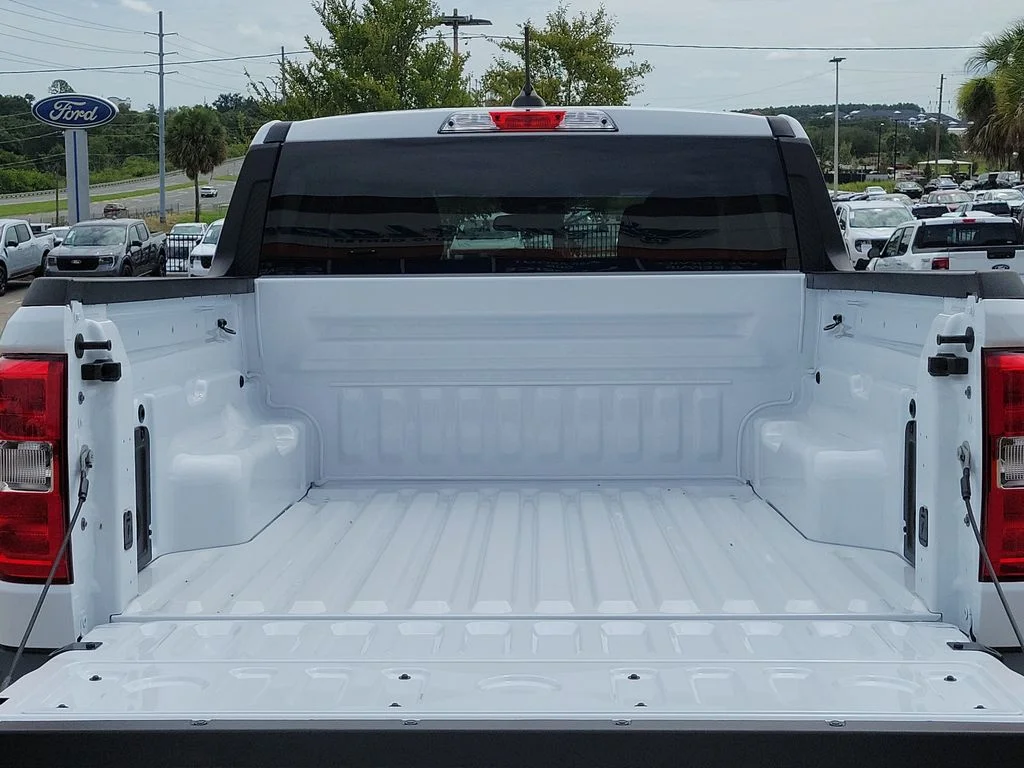New 2026 Oxford White Ford XL image 7