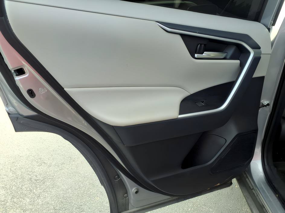 Used 2024 Silver Sky Metallic Toyota XLE Premium image 14