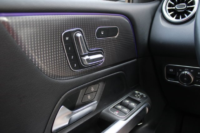 Used 2022 Black Mercedes-Benz GLB 250 image 15