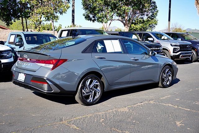 Used 2025 Gray Hyundai SEL Sport image 7