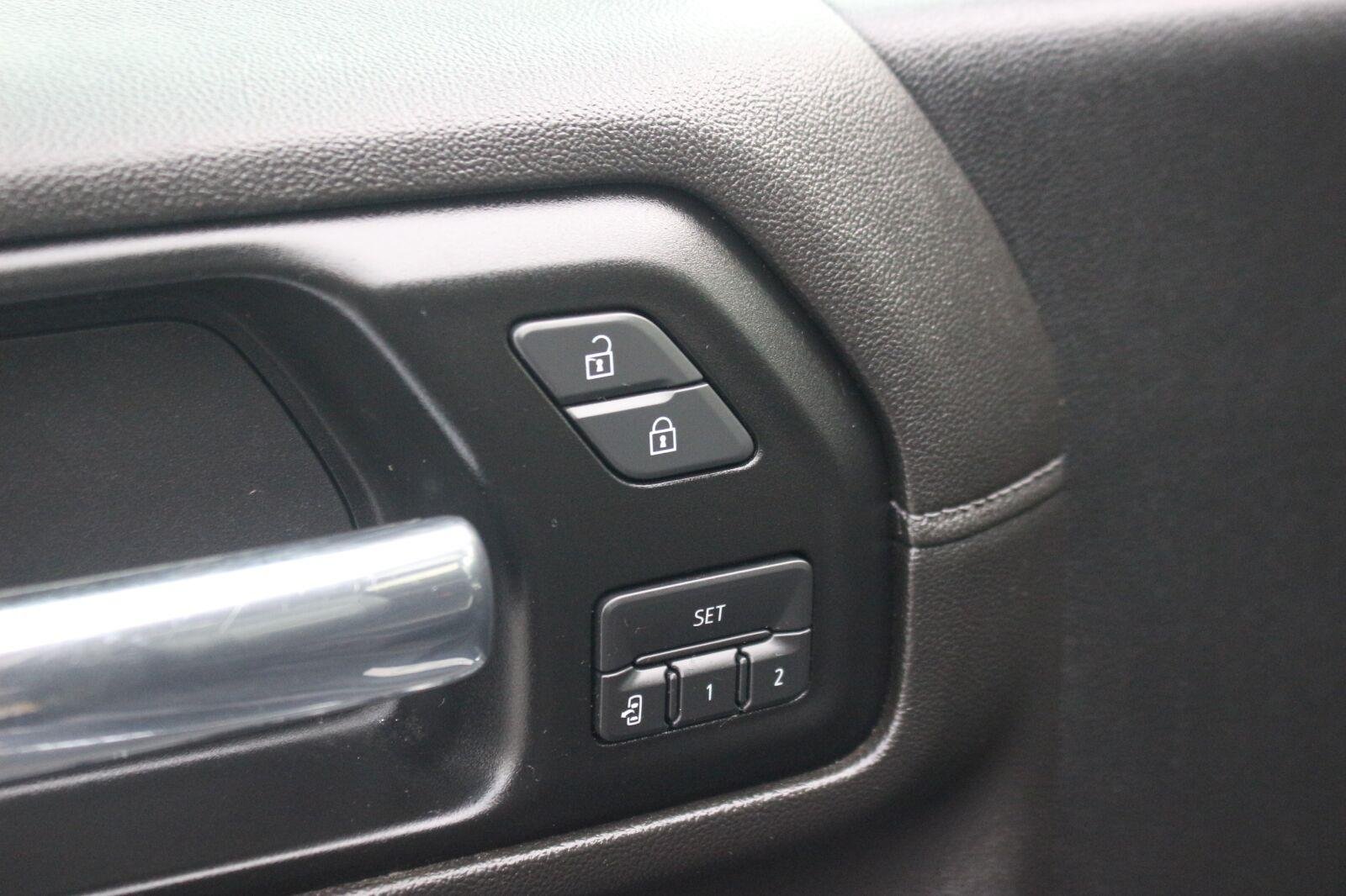 Used 2020 BLACK Chevrolet High Country image 15
