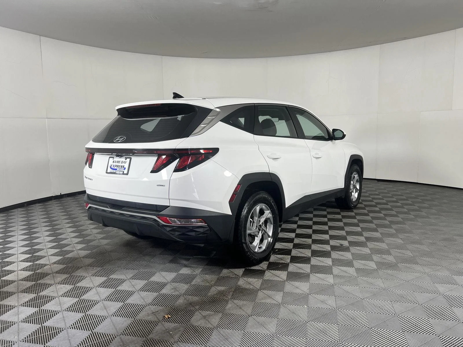 Used 2024  Hyundai SE image 19