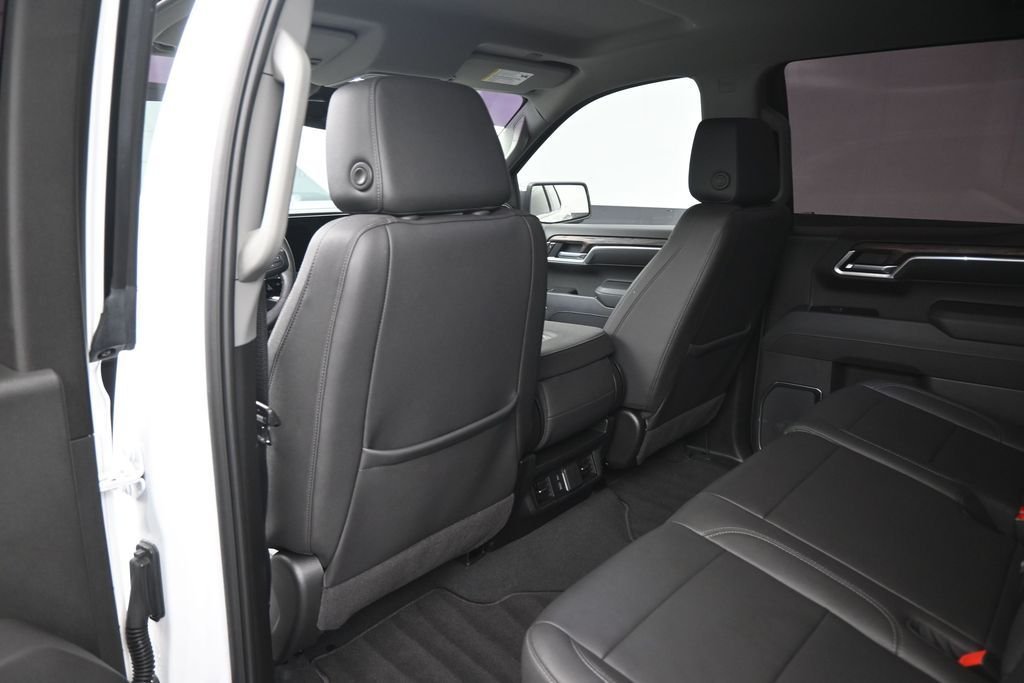 Used 2025 White GMC SLT image 23