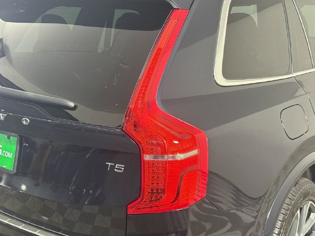 Used 2019 Magic Blue Metallic Volvo Momentum image 30