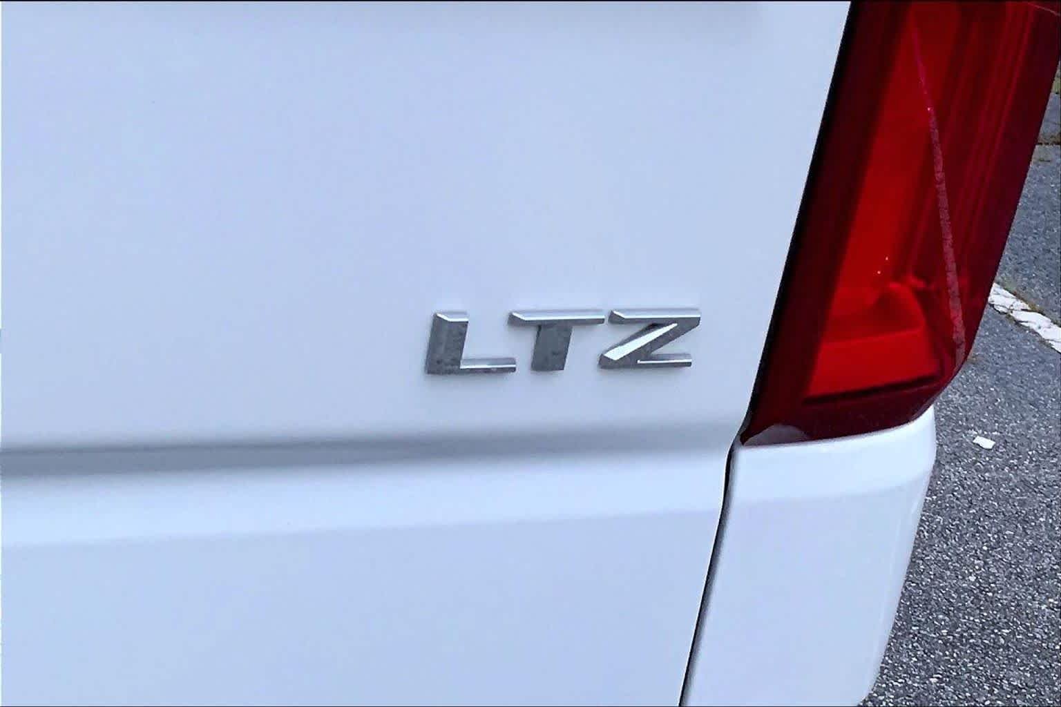 Used 2025 Summit White Chevrolet LTZ image 10