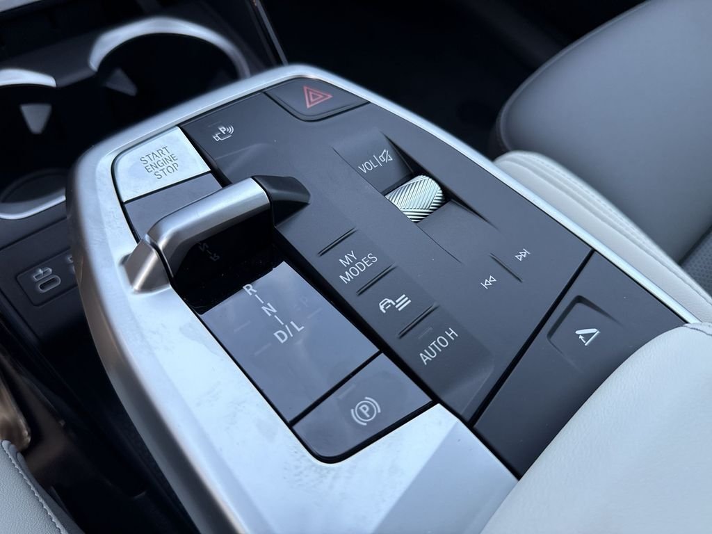 New 2027 Space Silver Metallic BMW xDrive28i image 16