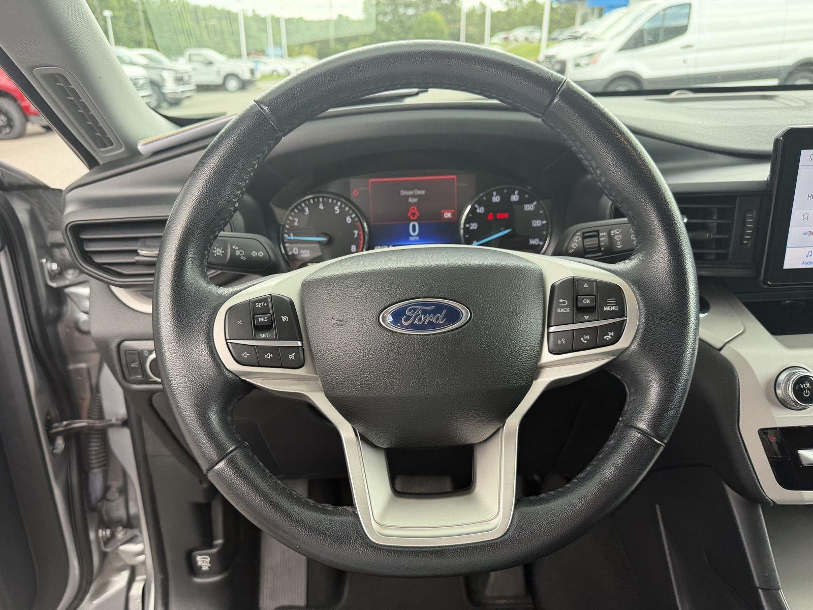 Used 2023 Iconic Silver Ford XLT image 22