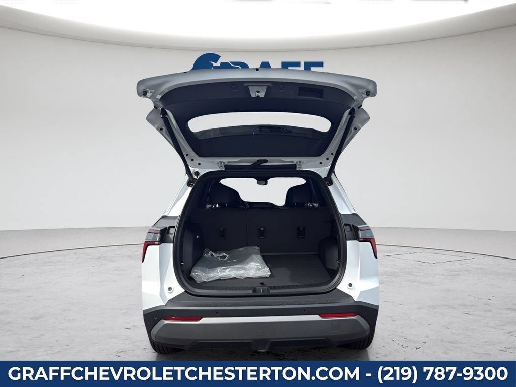 New 2027 Summit White Chevrolet LT image 27