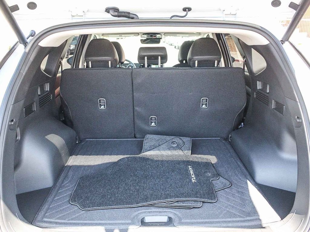 Used 2025 Silver Hyundai SEL Convenience image 28