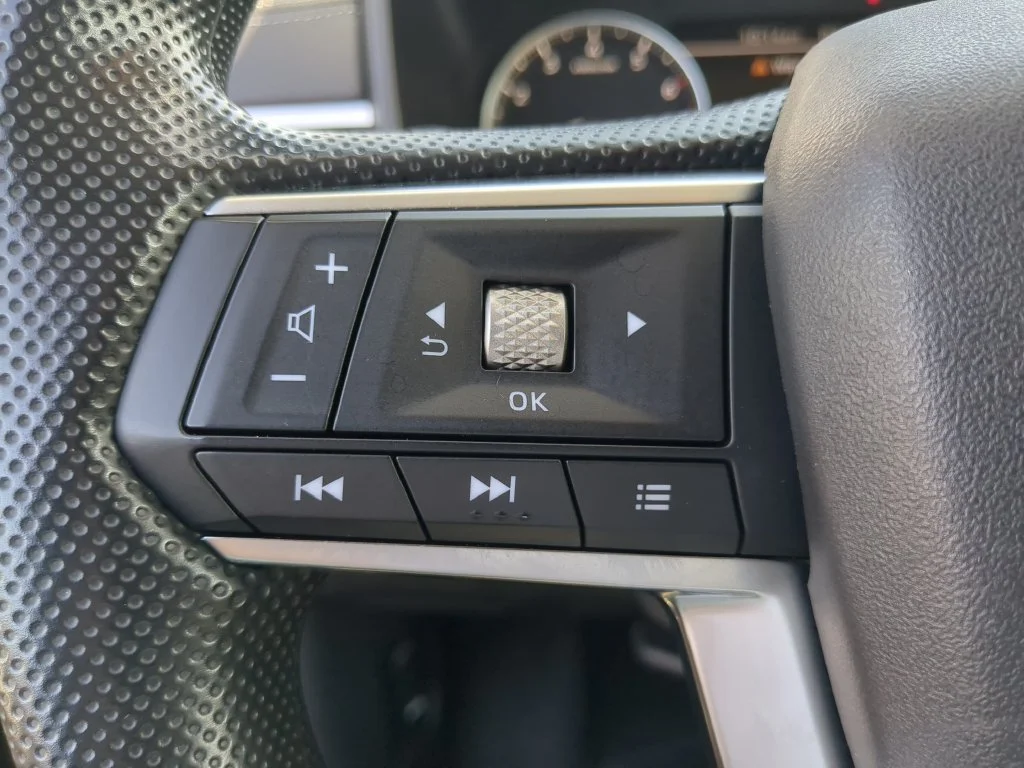 Used 2024 Silver Mitsubishi ES image 26