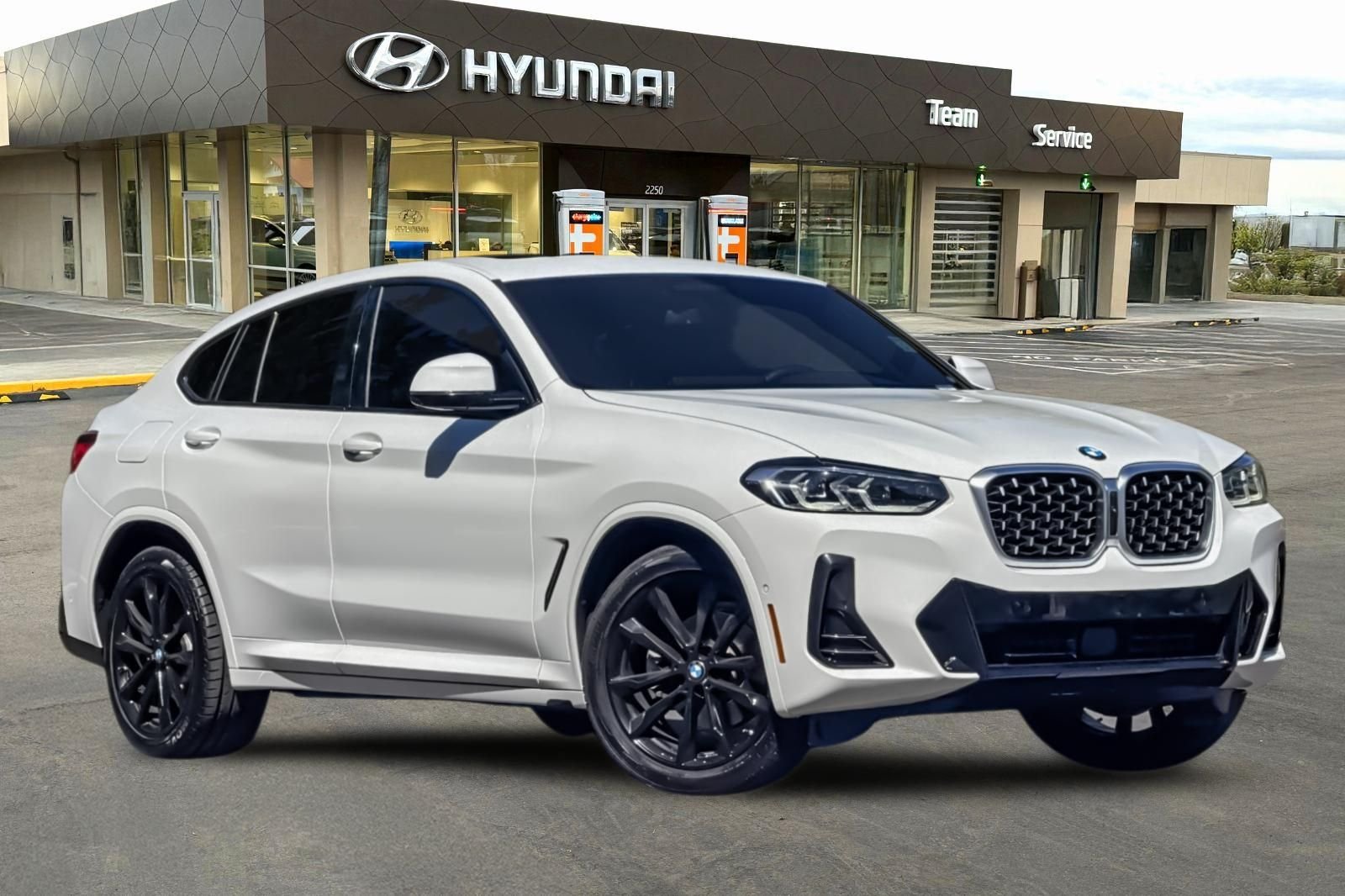 Used 2025 White BMW xDrive30i image 2
