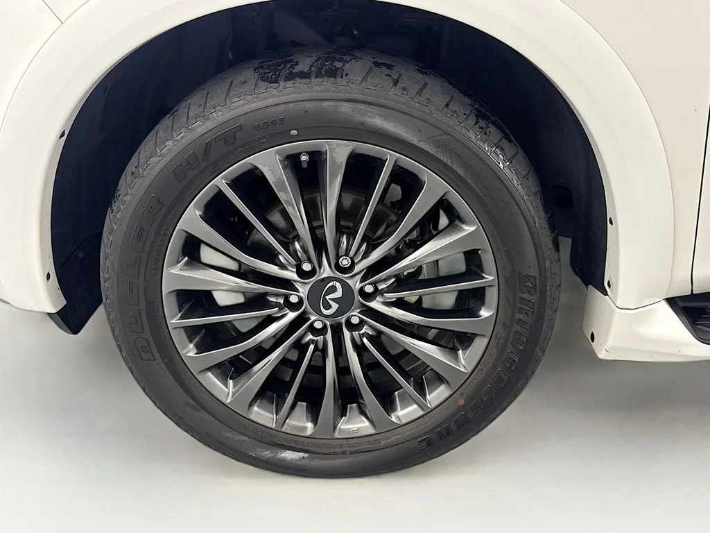 Used 2024 White INFINITI Premium Select image 31