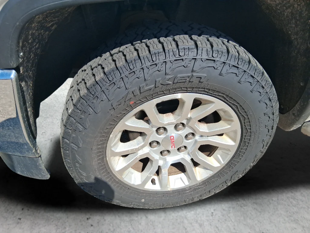 Used 2017 White GMC SLE image 10