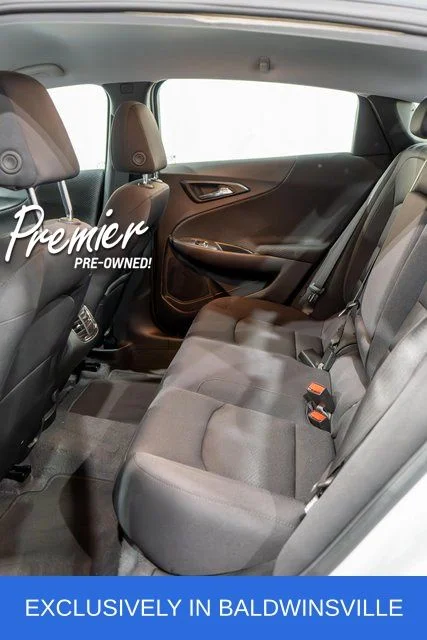Used 2025 White Chevrolet LT image 10
