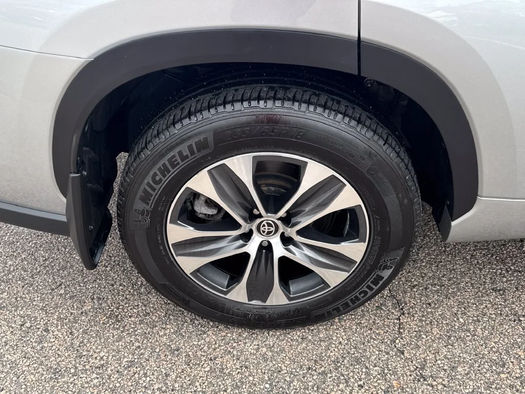 Used 2025 Silver Toyota XLE image 44