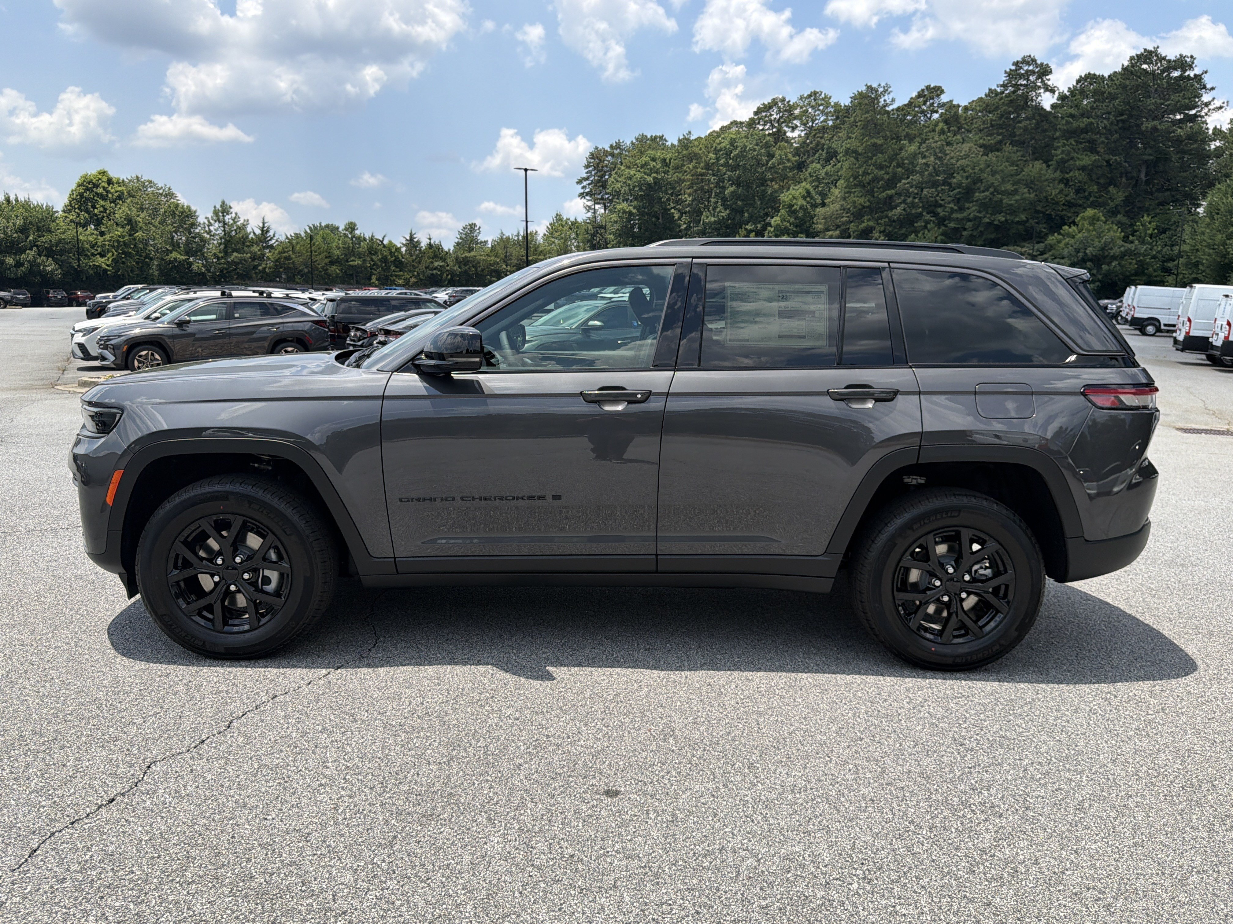 New 2026 Baltic Gray Metallic Clear-Coat Exterior Paint Jeep Altitude image 4