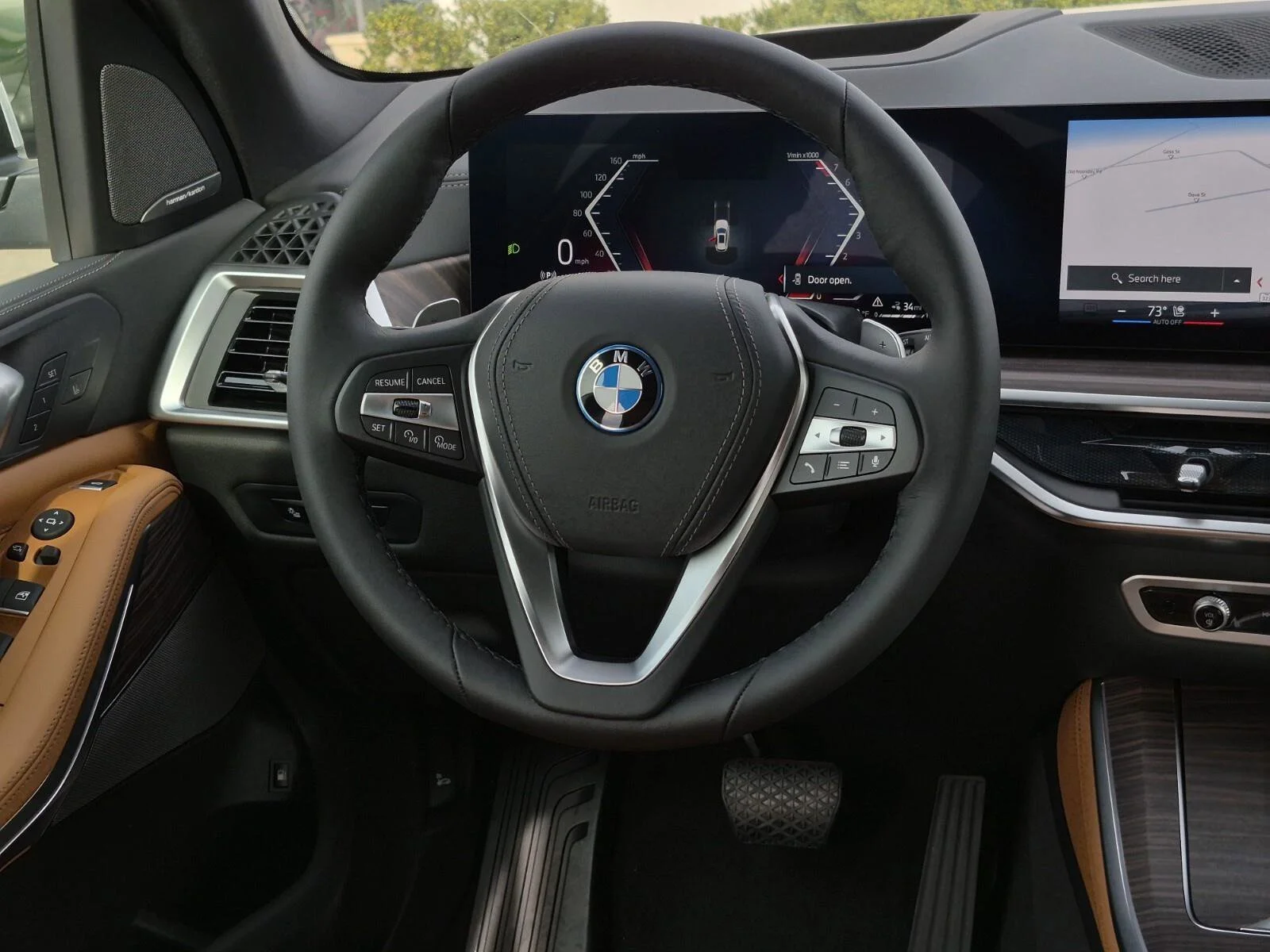 New 2026 Mineral White Metallic BMW xDrive50e image 32