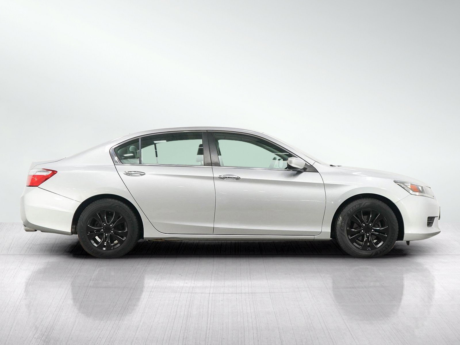 Used 2015 Alabaster Silver Metallic Honda LX image 6