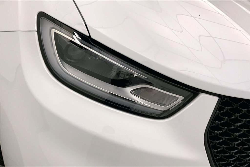 Used 2024 Bright White Clearcoat Chrysler Limited image 27