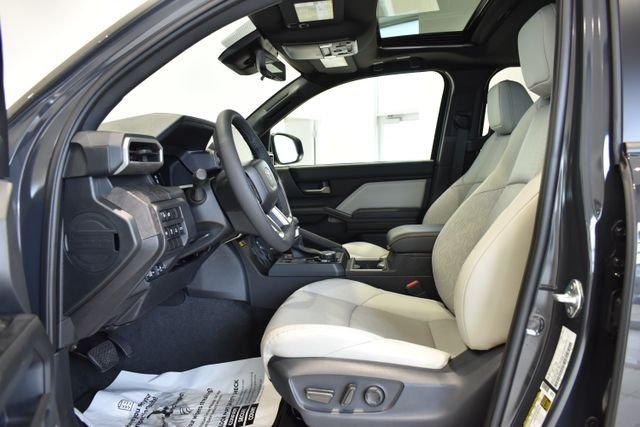 Certified Used 2025  Toyota Limited image 18