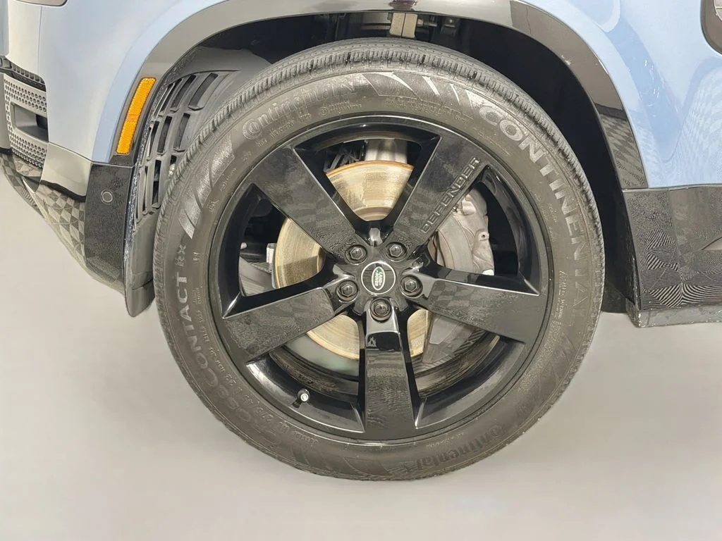 Used 2023 Blue Land Rover X-Dynamic SE image 33